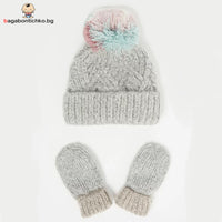 Зимна шапка с помпон и ръкавици